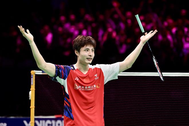 两人之间的 两人之间的