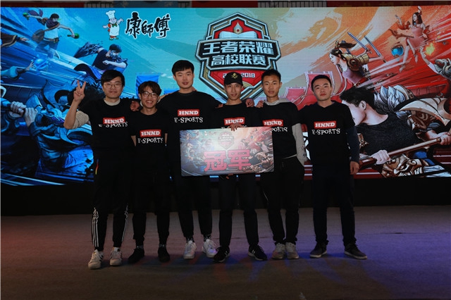 首轮的较量 首轮的较量